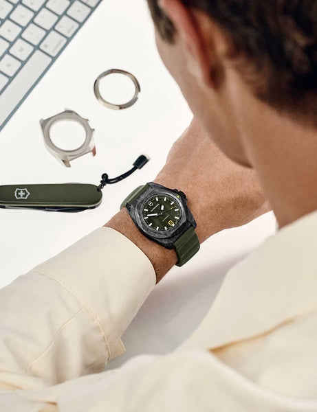 Meeste käekell Victorinox I.N.O.X. Carbon Automatic 242021.1 - Premiumkellad