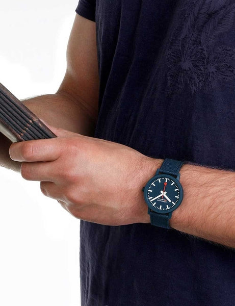 Unisex käekell Mondaine Essence MS1.41140.LD - Premiumkellad