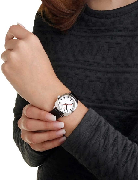 Naiste käekell Mondaine Petite Cushion MSL.31110.LBV